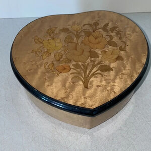 Heart shaped music box made it Italy